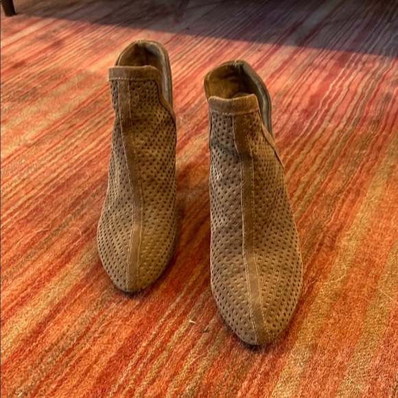 Women's Suede Ankle Boots - Brown - Picture 5 of 5